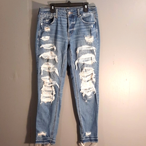 American Eagle Outfitters Denim - American Eagle distressed jeans size 4R